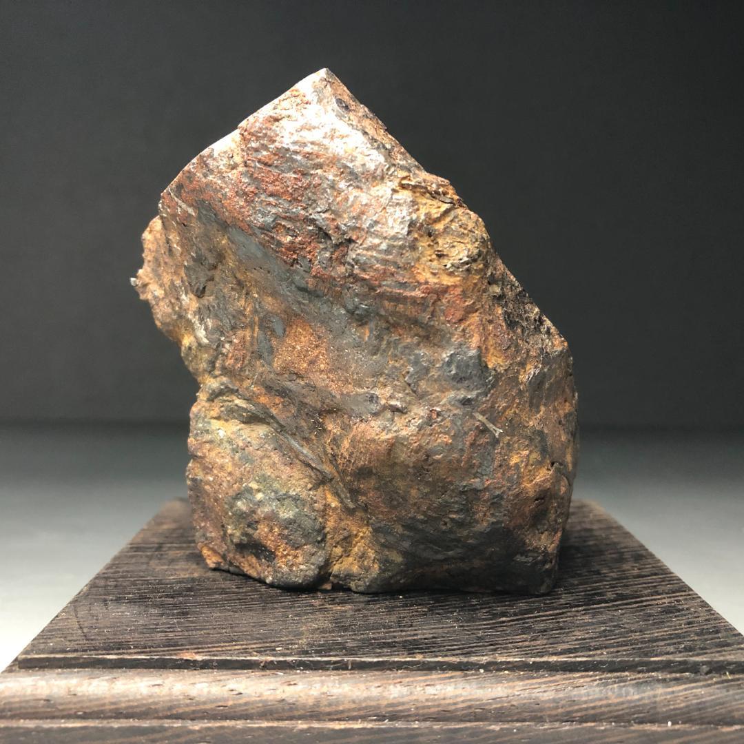 アルタイ隕石　大型隕石 鉄隕石　外皮付き隕石　ナチュラル　原石　重さ約1095ｇ