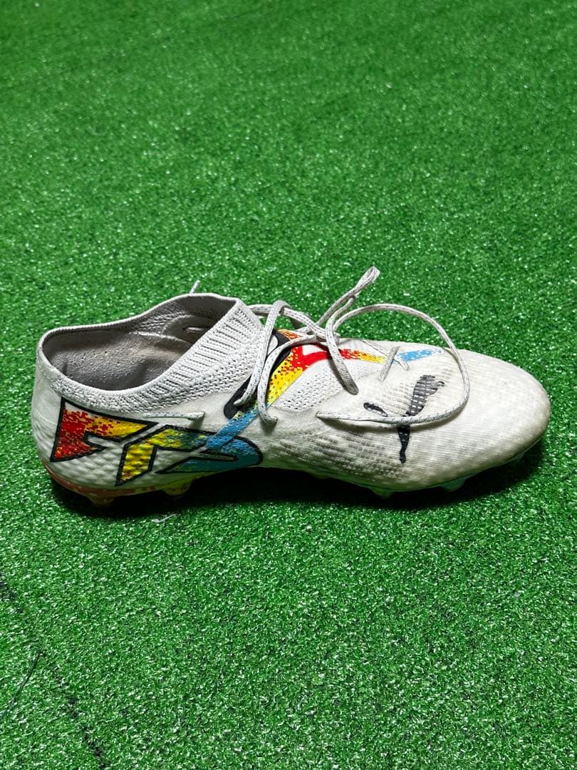 PUMA FUTURE 7 ヒートマップ　HG/AG サッカースパイク 白