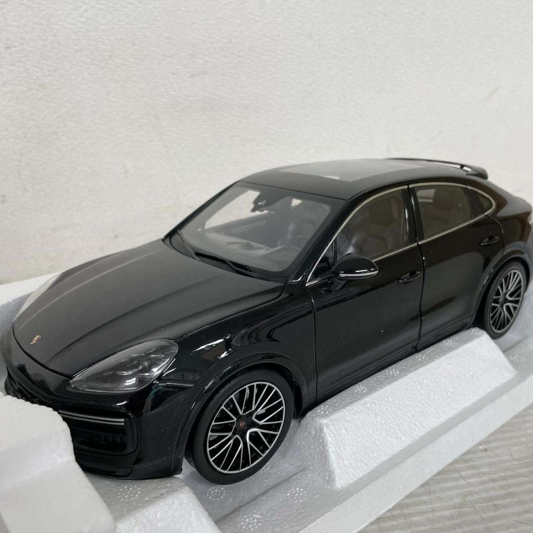ノレブ ポルシェカイエン ターボ クーペ2019 1/18 ミニカー Y0945
