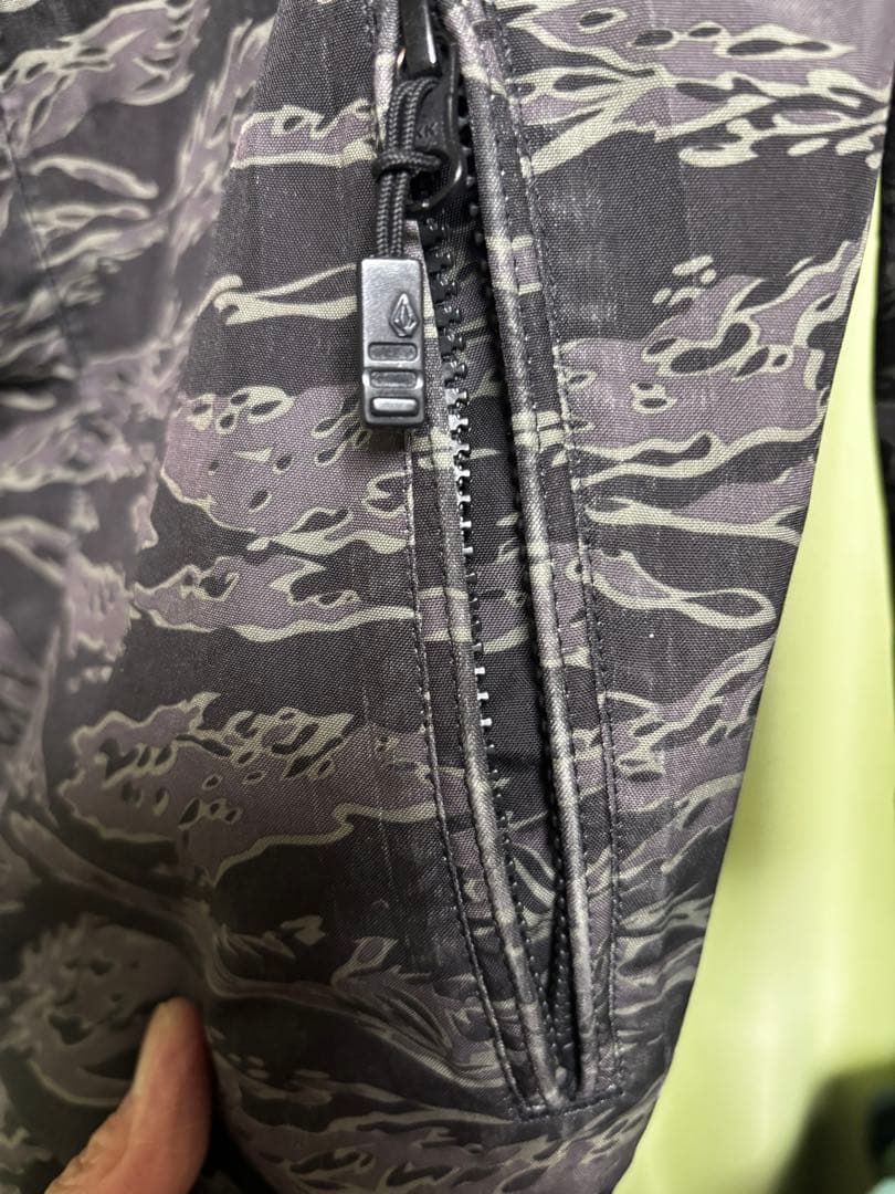 VOLCOM タイガーカモフラージュ　ジャケット