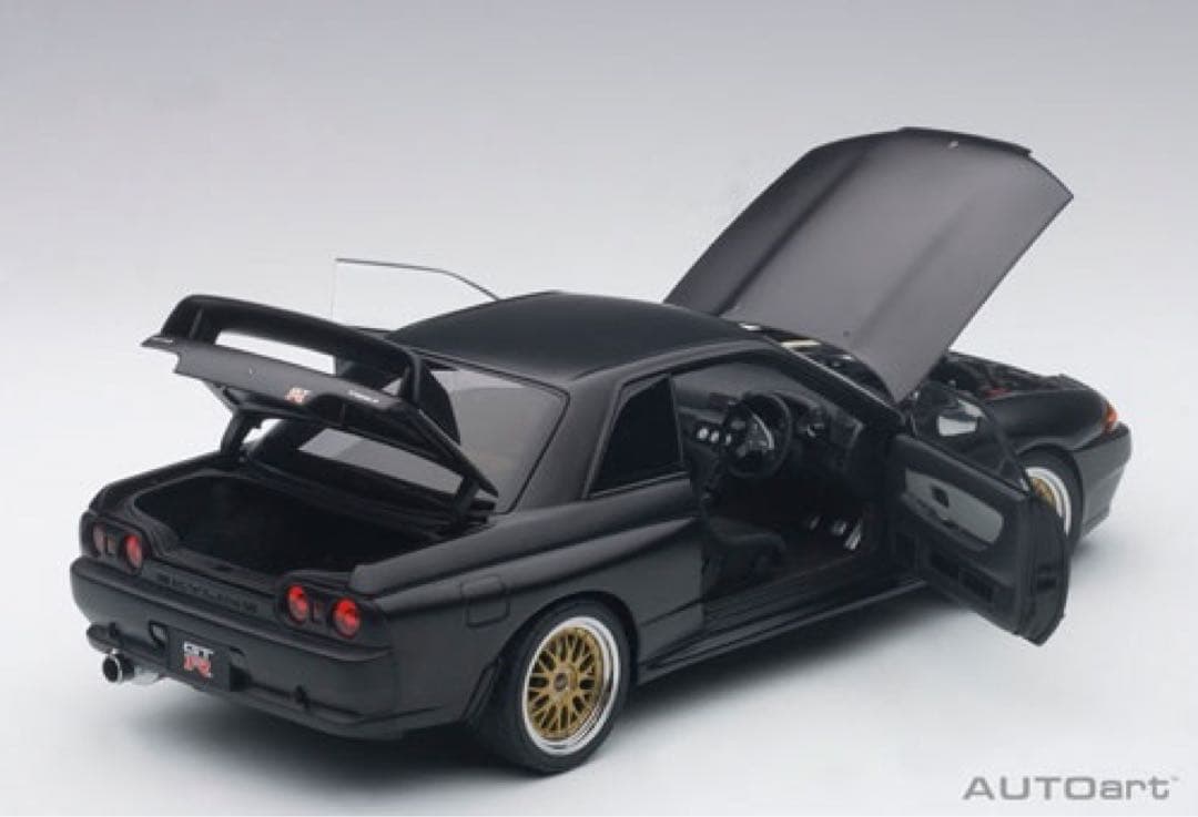 オートアート 1/18 GT-R R32 VスペックII マットブラック