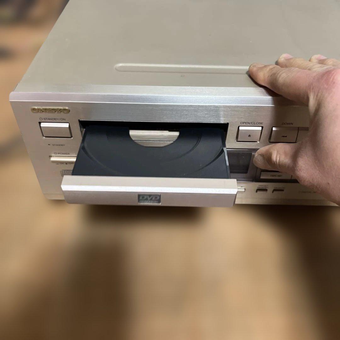 ONKYOオーディオ DVDレシーバー DR-90中古品。