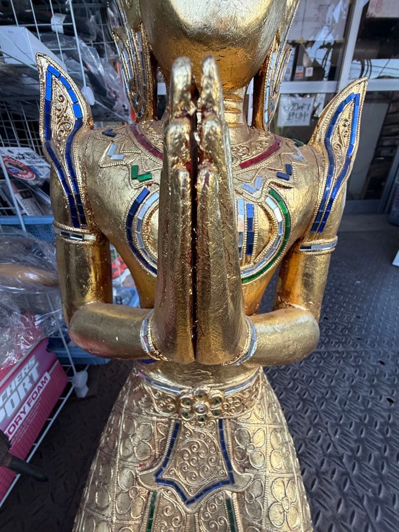 手彫りの金箔タイの天使像：レインツリー木製モザイク象嵌