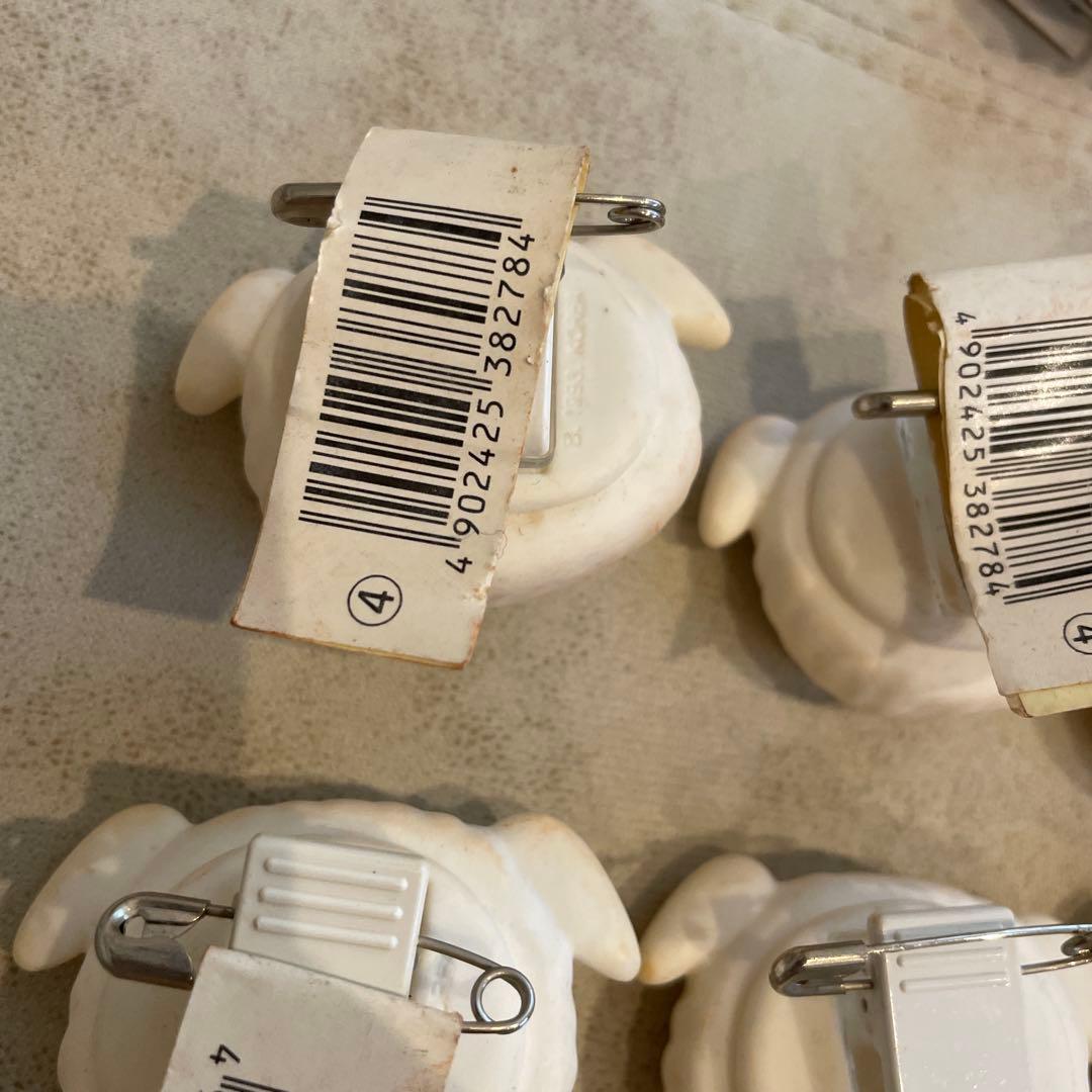 レア品　クレヨンしんちゃん　野原シロ　フィギュア　ピンバッジ