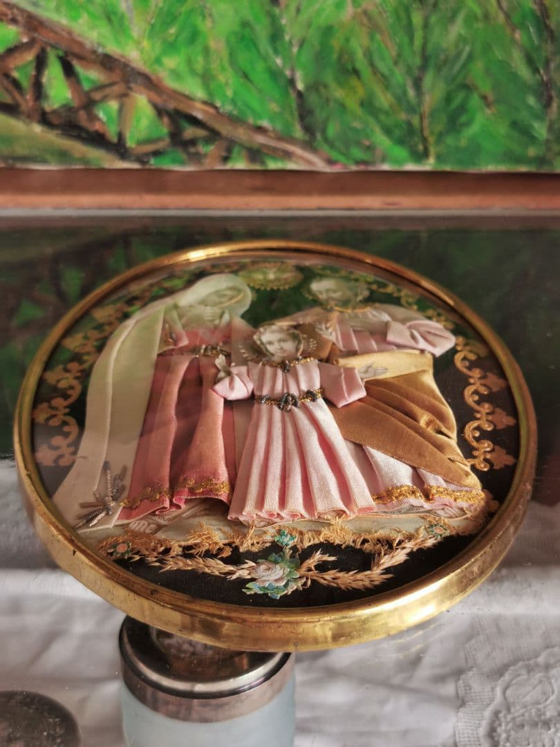 アンティークベルギー 聖家族の布肖像イコン ドーム ボンベガラス マリア イエス