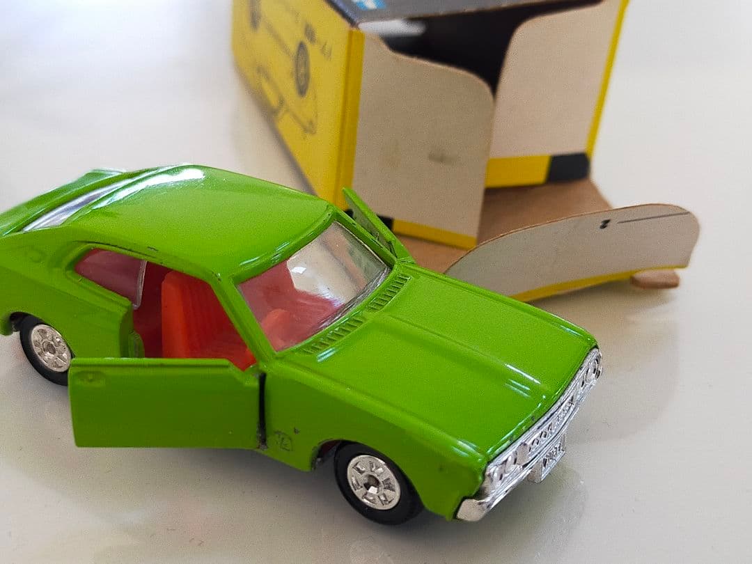 希少 ブタケツ 1Fホイール 黒箱 トミカ ローレル 2000 SGX 日本製