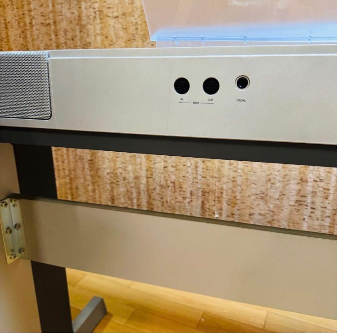 YAMAHA ヤマハ　電子ピアノ　88鍵　ペダル付き　譜面立て付き