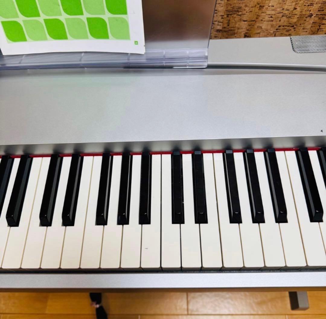 YAMAHA ヤマハ　電子ピアノ　88鍵　ペダル付き　譜面立て付き
