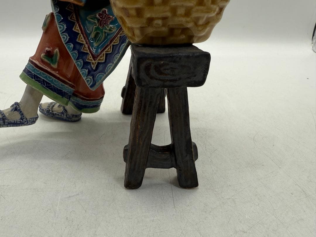 中国　林乃河作　苗家錦綉　陶器　石湾窯人物　送料込み251114