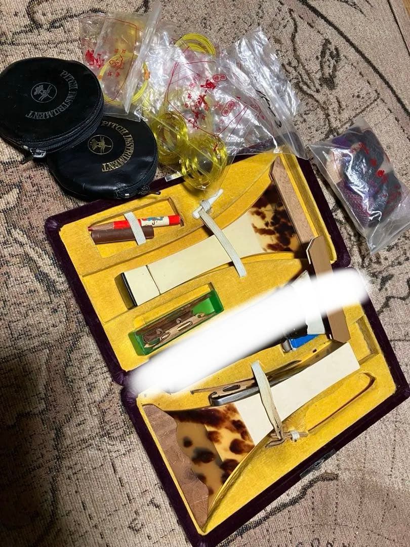 津軽三味線バチ2本、駒、弦、音合わせハーモニカ