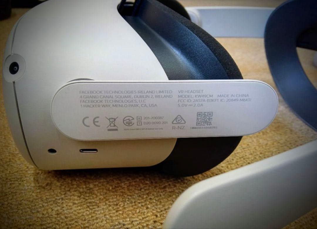 パ*ー様  Quest 2 64GB + Eliteストラップ