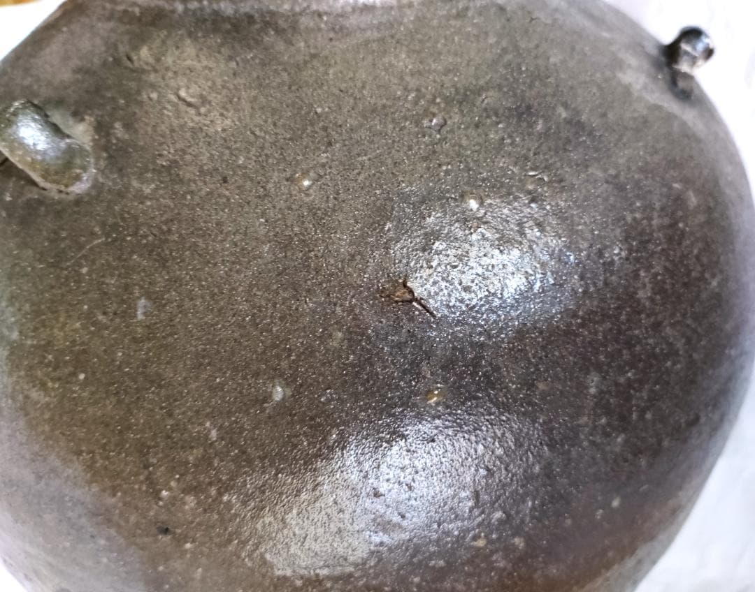 壺 三耳 モスグリーンと黒の釉薬雨垂れ 骨董 Ag-235