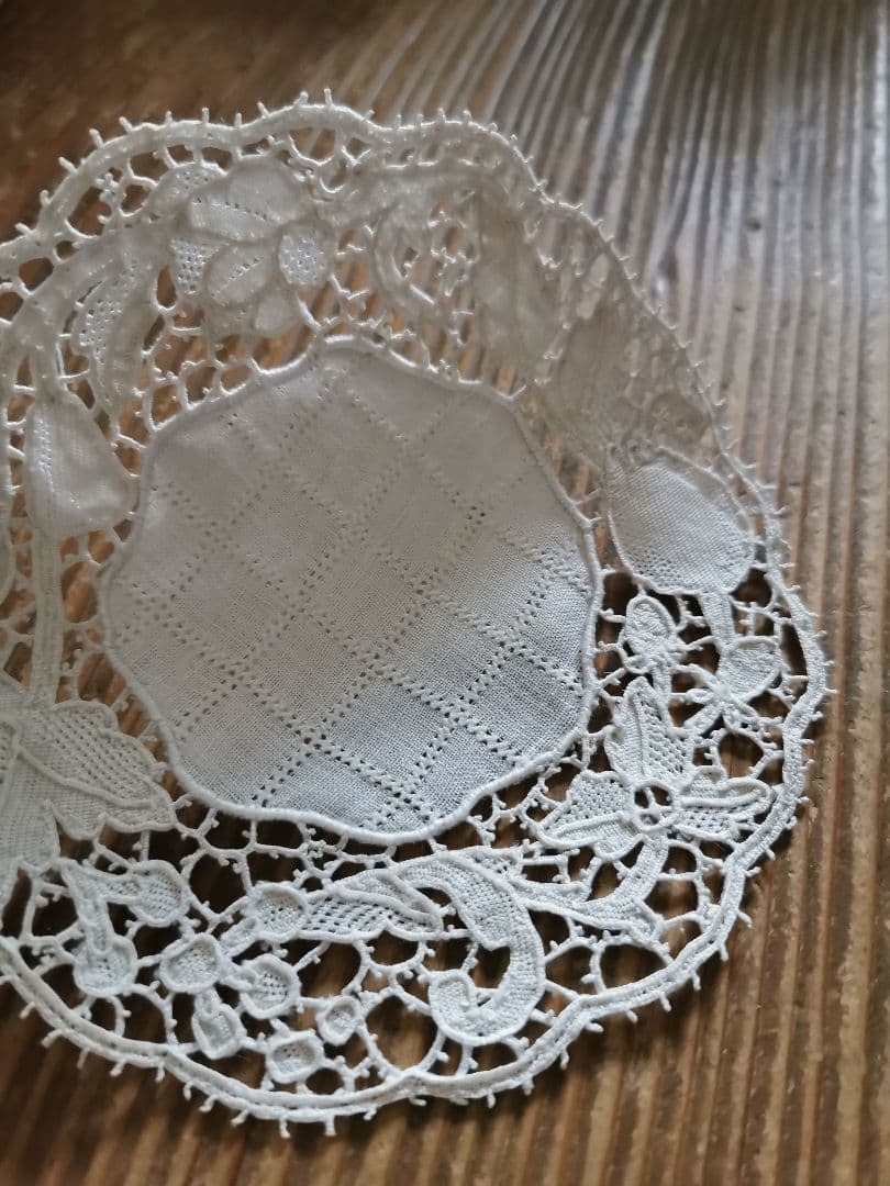 アンティーク ポワンドヴェニス ブラーノレース 薔薇と果物のニードル編みドイリー