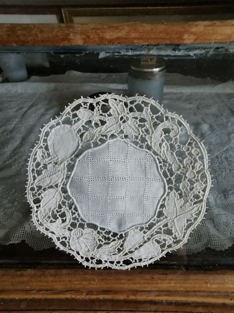 アンティーク ポワンドヴェニス ブラーノレース 薔薇と果物のニードル編みドイリー