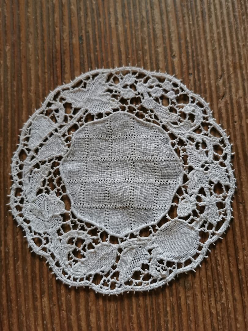 アンティーク ポワンドヴェニス ブラーノレース 薔薇と果物のニードル編みドイリー