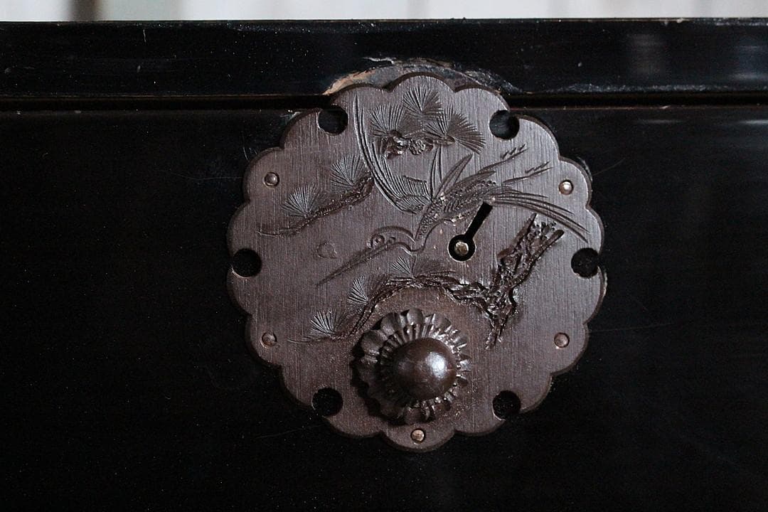 綺麗な丸金具庄内箪笥　2段 　 中桐製