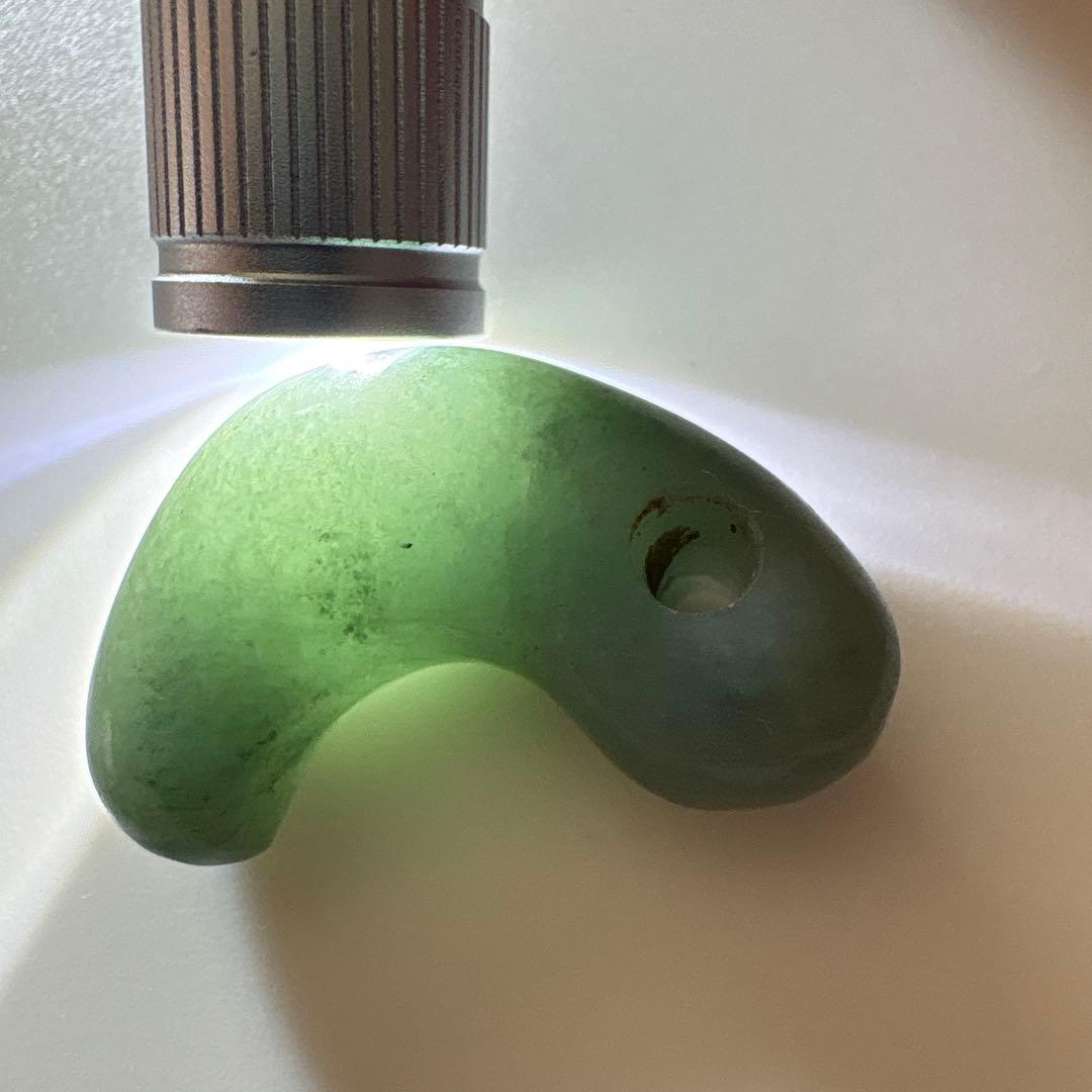 ヒスイ勾玉二つ