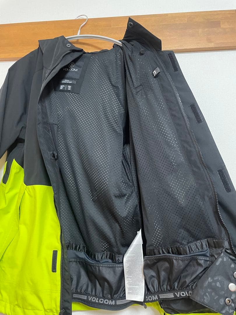 VOLCOM ゴアテックス スノーボードウェア レディース 上下セット