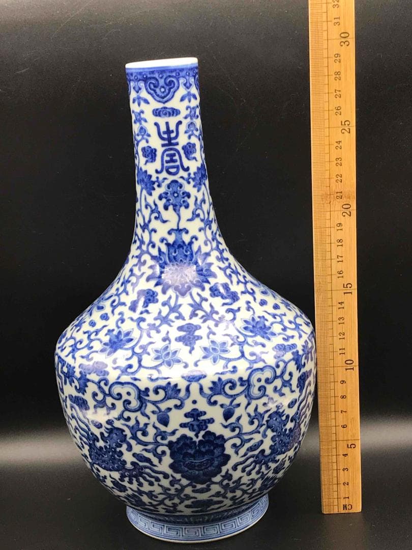 中国骨董　清乾隆時代　大清乾隆年製在銘　染付花芭蕉海水紋　唐草紋　花瓶(B-8)