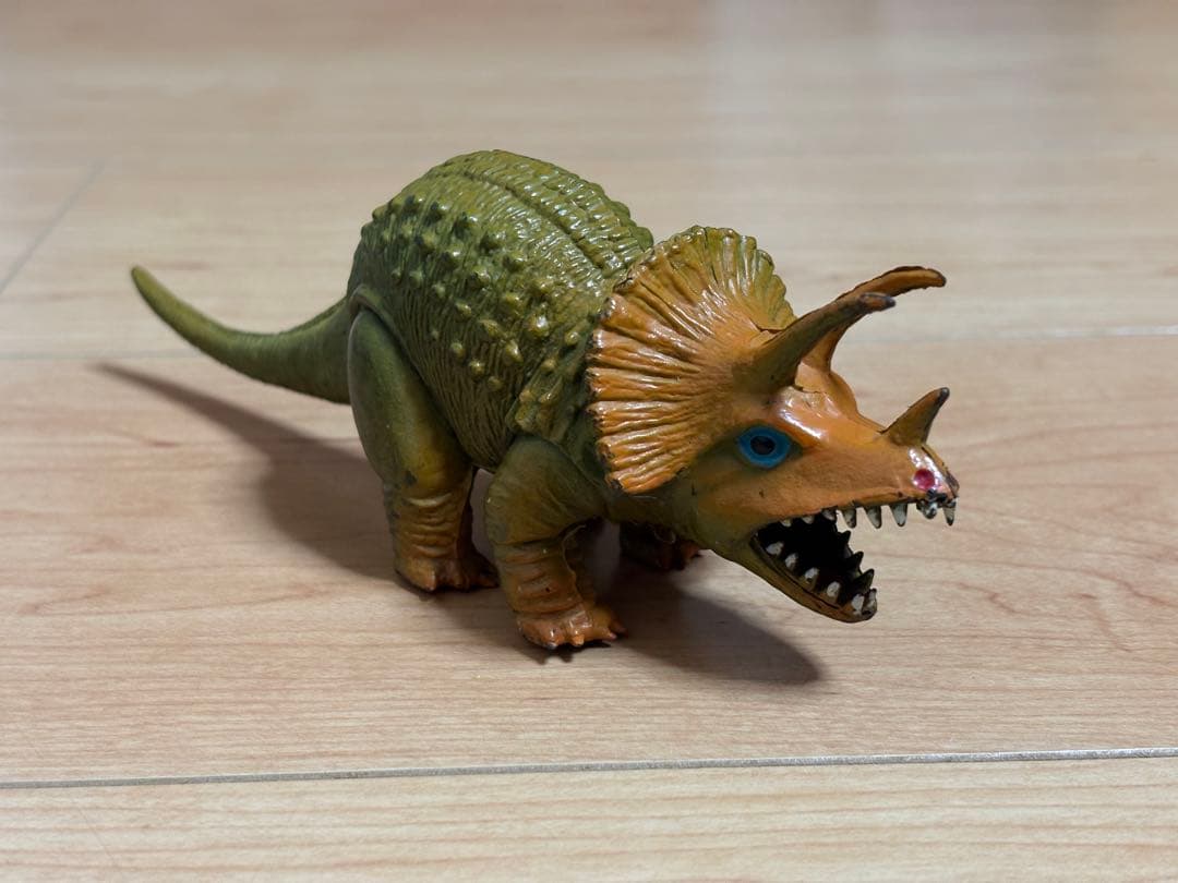 恐竜　トリケラトプス フィギュア　1980年代