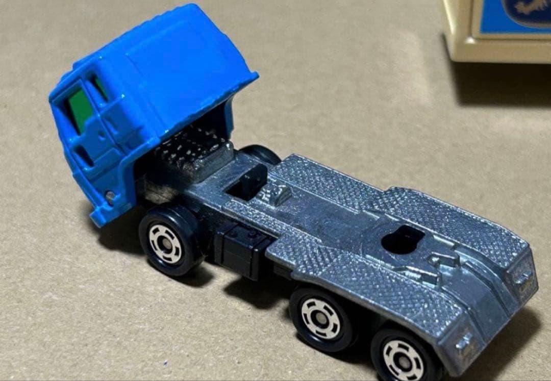 ロングトミカ いすゞ V12 ウイングルーフトレーラー LOWENBRAU