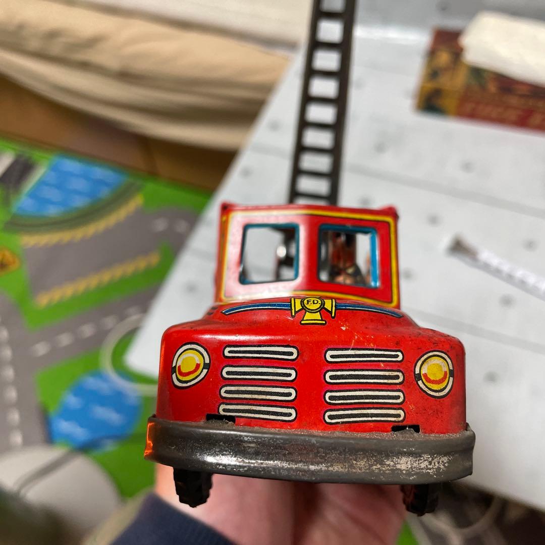 Friction Powered Fire Engineウサギヤブリキフリクショ