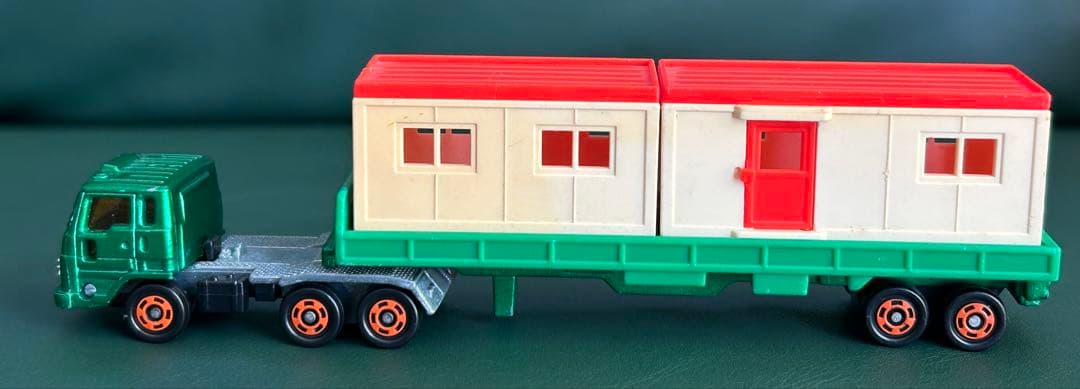 ロングトミカ いすゞ V12 ハウストレーラー グリーン