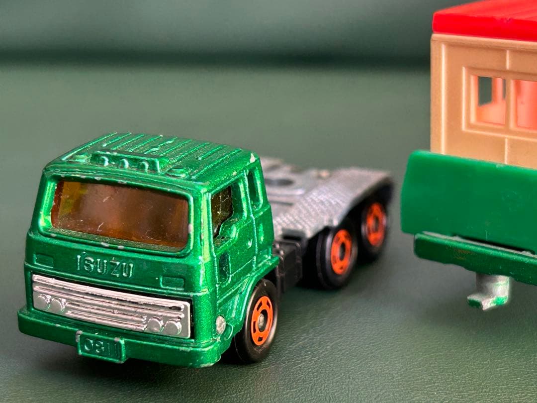 ロングトミカ いすゞ V12 ハウストレーラー グリーン