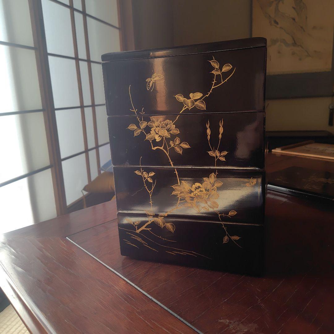 金縁漆器 輪島4段重箱 花と蝶の装飾