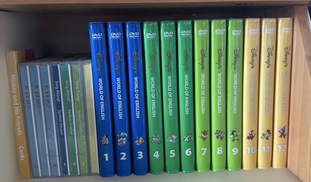 ✨ディズニー英語システム✨未開封あり　 DVD 、本セット(棚は別売り)DWE