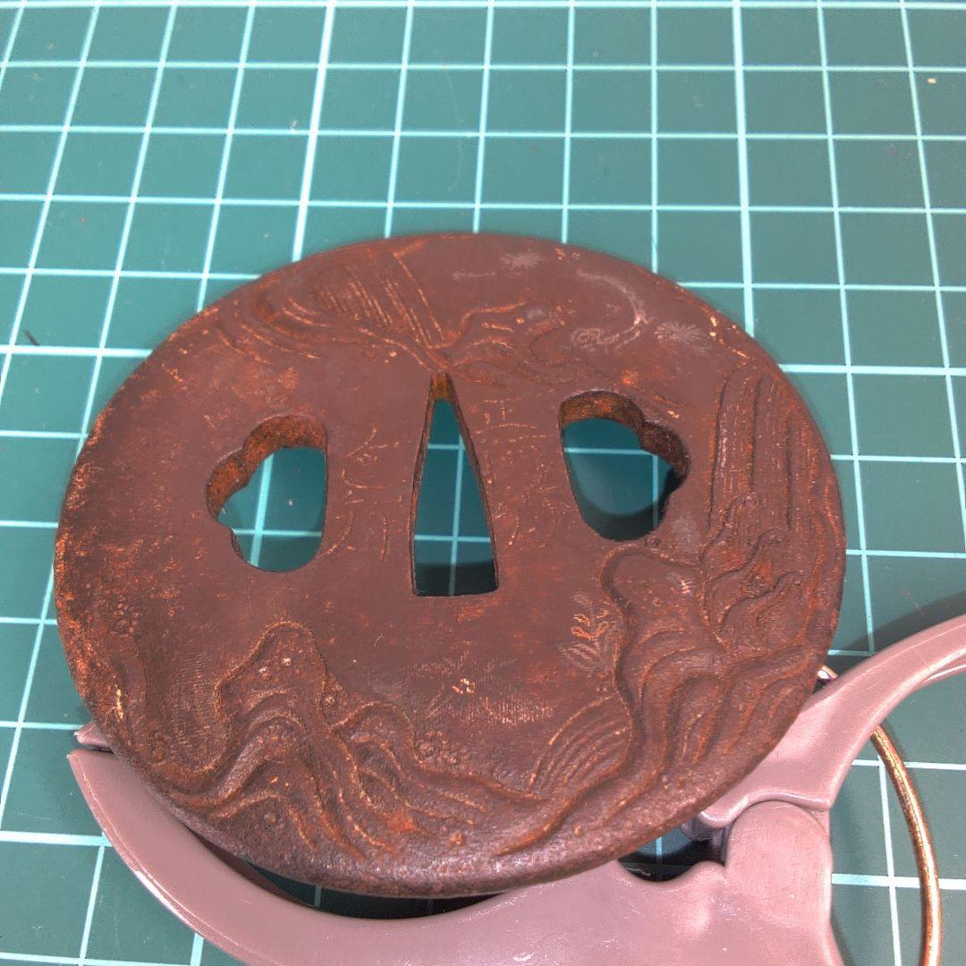 小物１ 波と風の模様の金属製鍔