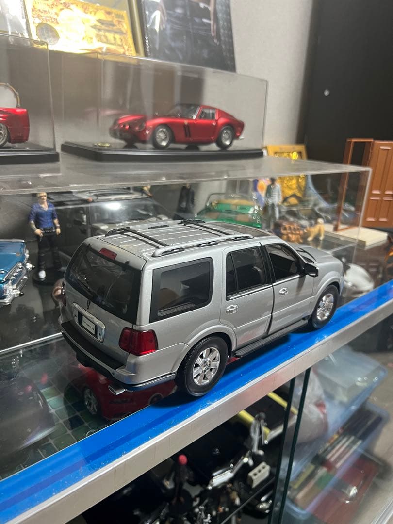 リンカーン ナビゲーター　ミニカー 1/18