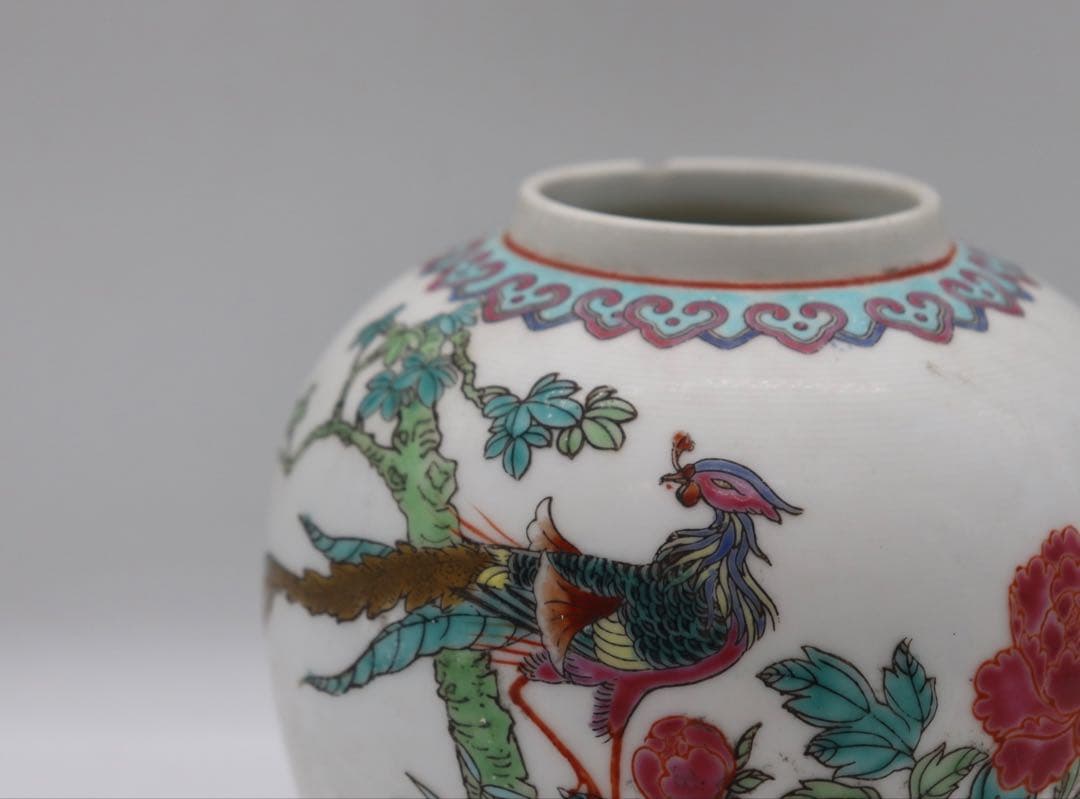中国　粉彩　孔雀牡丹圖小壺　送料込み250930