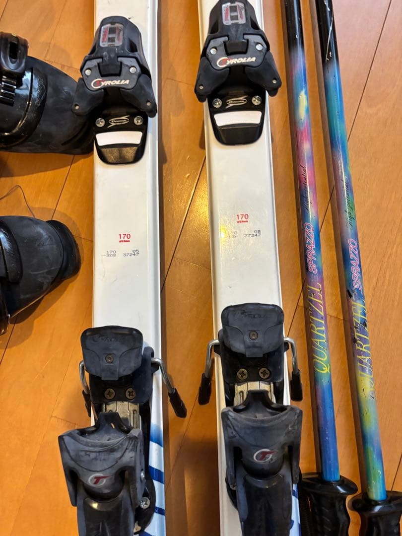 【KAZAMA Winterhighのスキー板、ブーツ、ストックの3点セット】