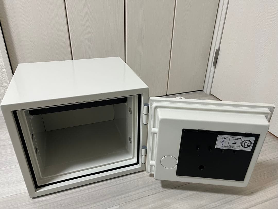 ディプロマット・ジャパン / 耐火・耐水金庫 19ℓ