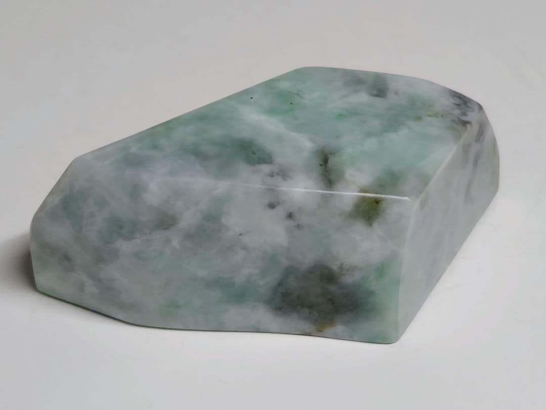 白緑黒 180g 翡翠 ヒスイ 原石 鑑賞石 自然石 誕生石 鉱物 鉱石 水石