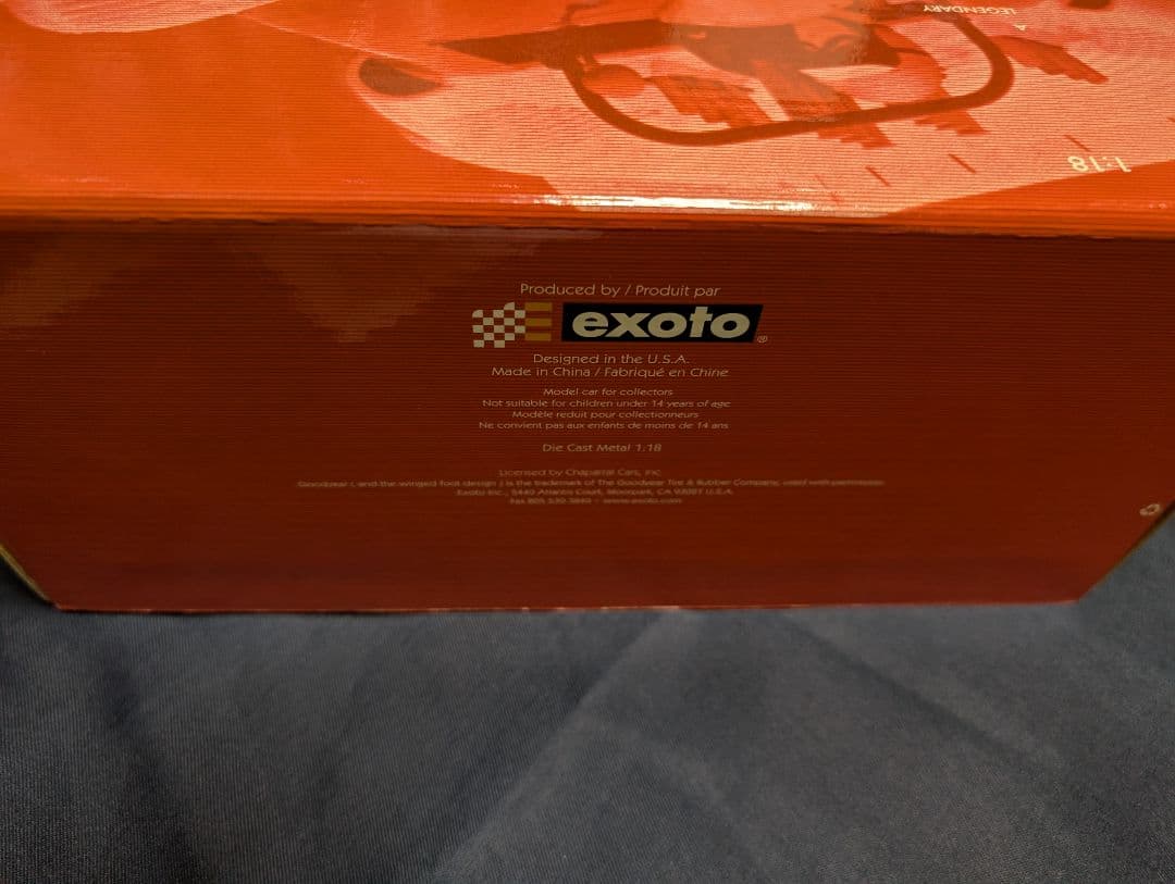 exotoエグゾト製1/18ミニカー ホワイト/バーガンデ