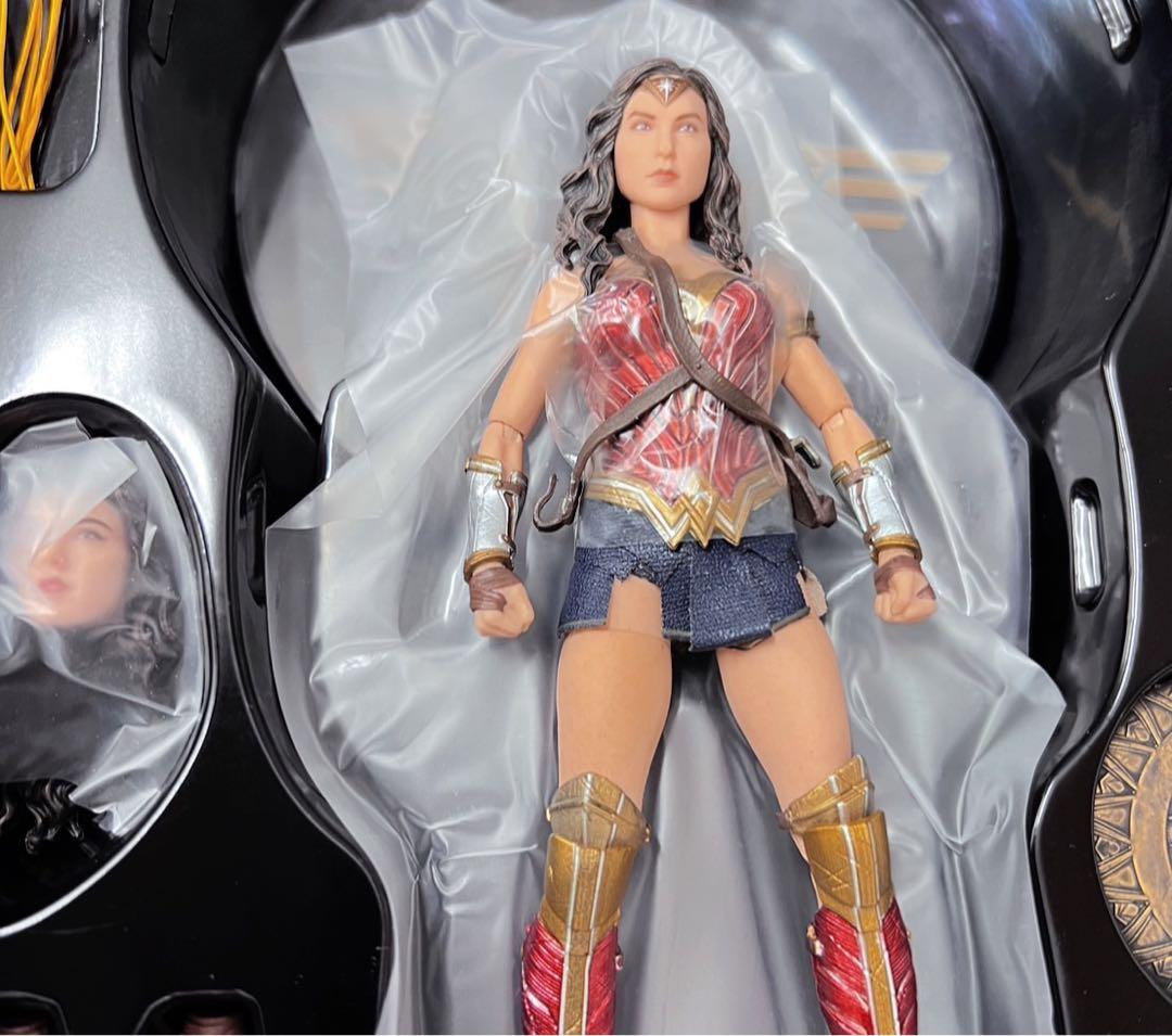 メズコ　Mezco ONE:12 Wonder woman ワンダーウーマン