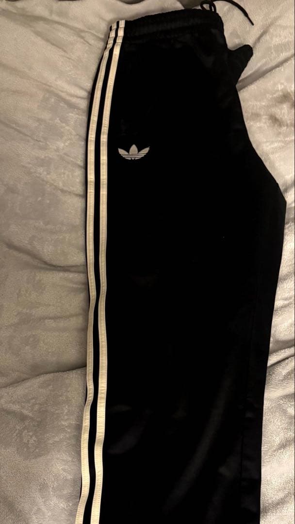 adidas oasis パンツ黒