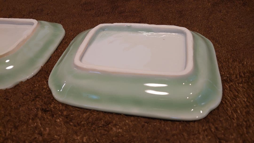 青磁　李朝青磁　角皿　陽刻　華の図　蔵出し　2客