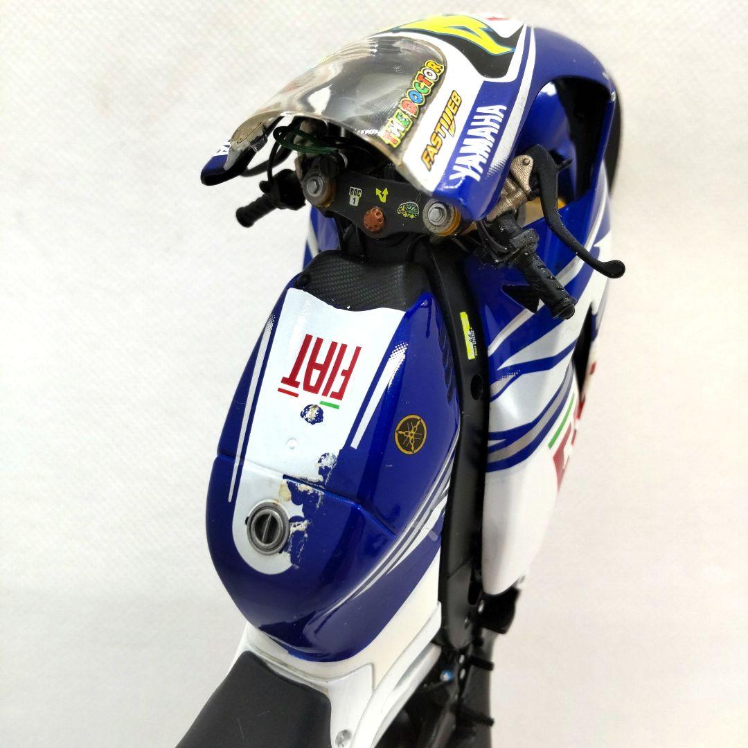 ミニチャンプス1/12 ヤマハ YZR-M1 & ヴァレンチノロッシフィギュア