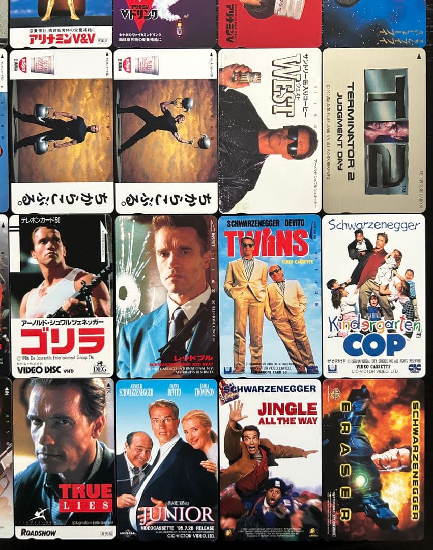 アーノルド・シュワルツェネッガー カード 32枚 未使用