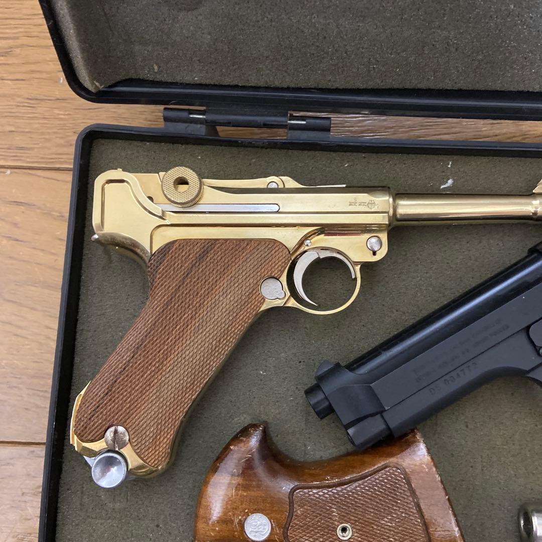 モデルガンとケース