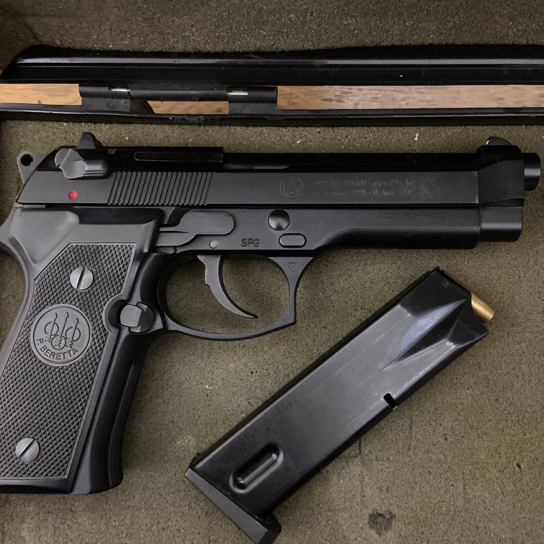 モデルガンとケース