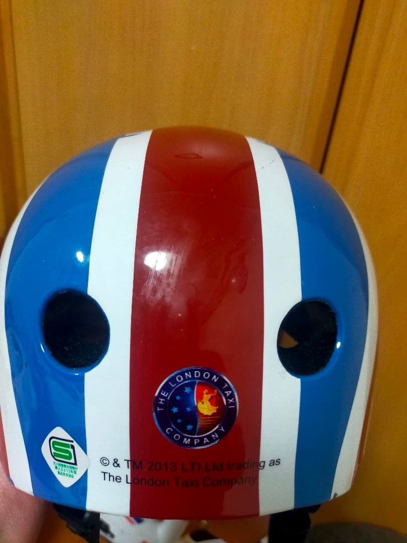 ストライダー ロンドンタクシー ヘルメット付き　美品