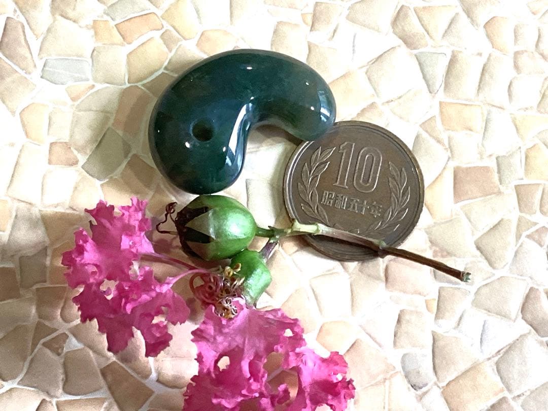 ✳絶品‼️濃厚青緑の碧玉　出雲石勾玉　最高級品　幻の透かし‼️コレクション　鑑別書付