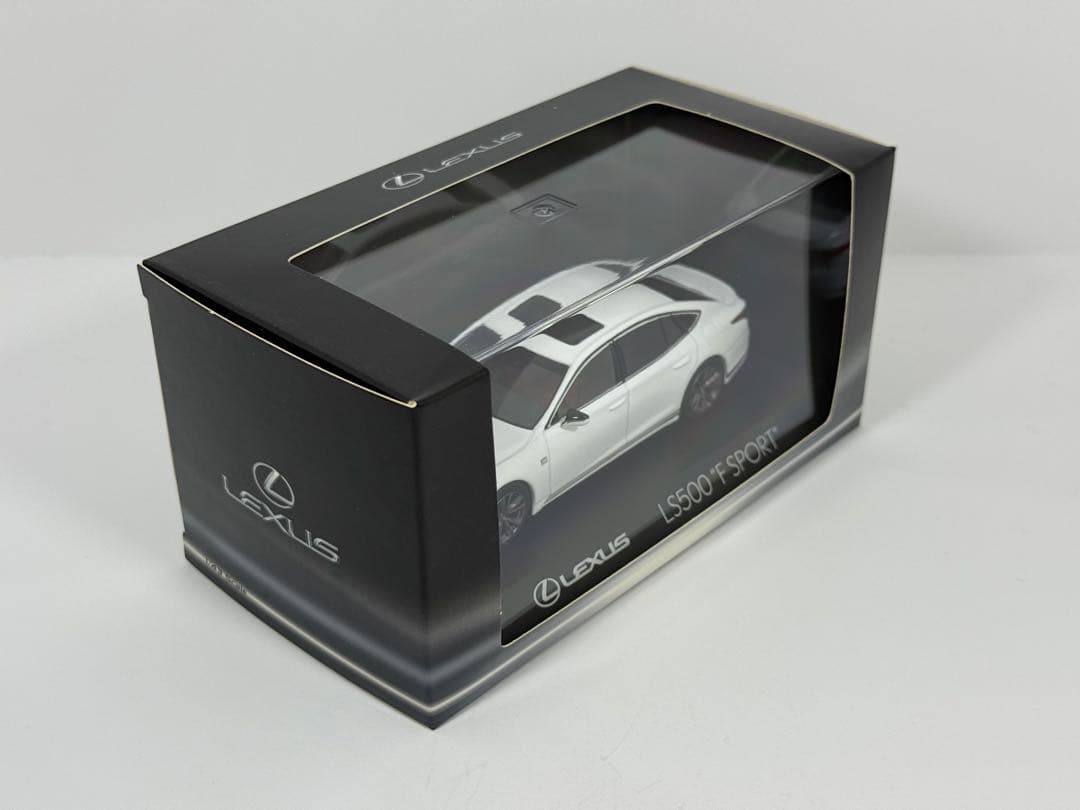 1/43 LEXUS LS500 F SPORT ホワイト