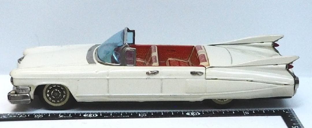 萬代屋 60sキャデラック コンバーチブル 大 白tinブリキtoy car箱無