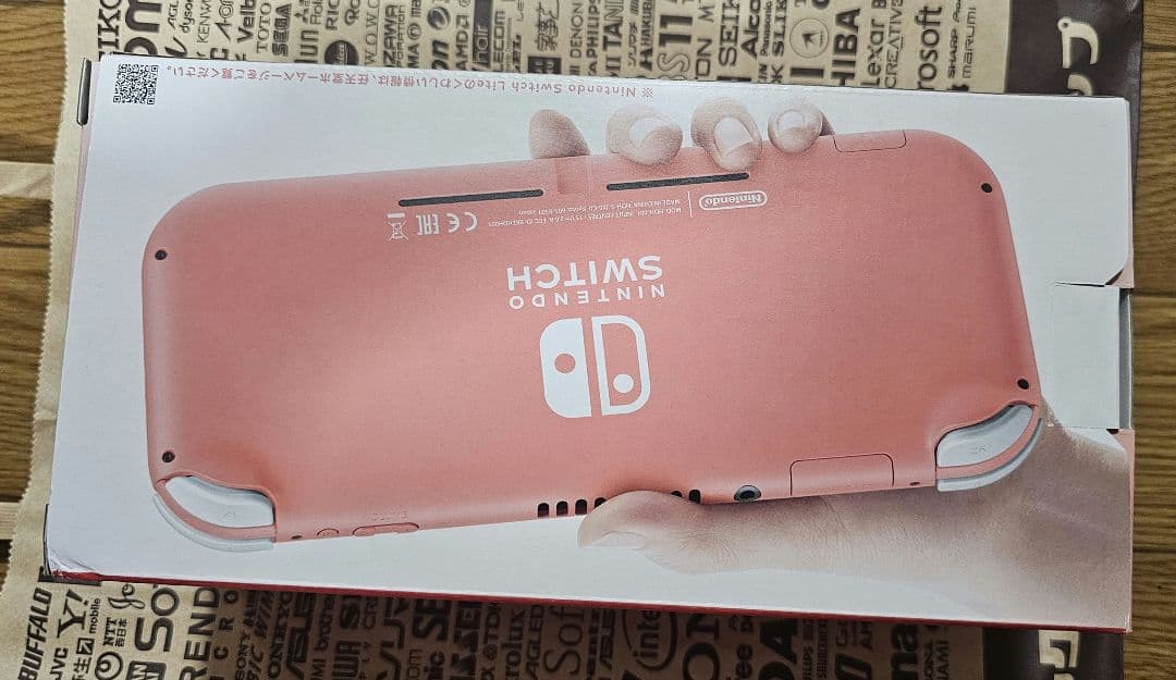 新品　任天堂　Switchライト　コーラルピンク