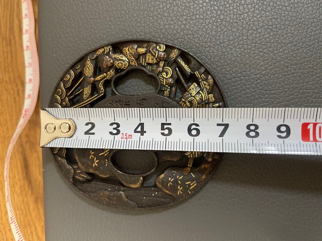 江州彦根住 藻柄子入道宗典製鍔 日本刀　刀の鍔 鉄製 刀装具 武者　透かし